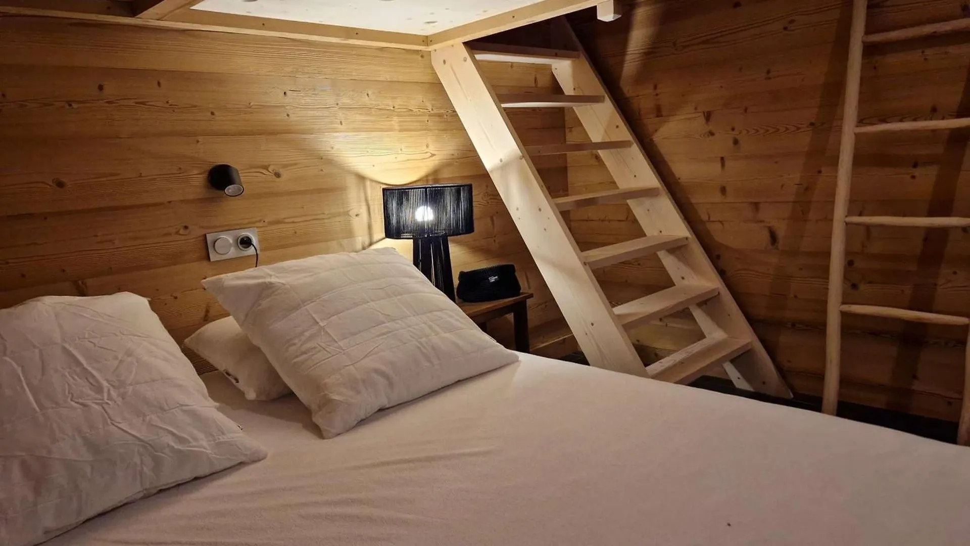 Apartment Chalet Lumineux A Areches-Beaufort Avec Terrasse Et Cuisine Equipee - Fr-1-342-332
