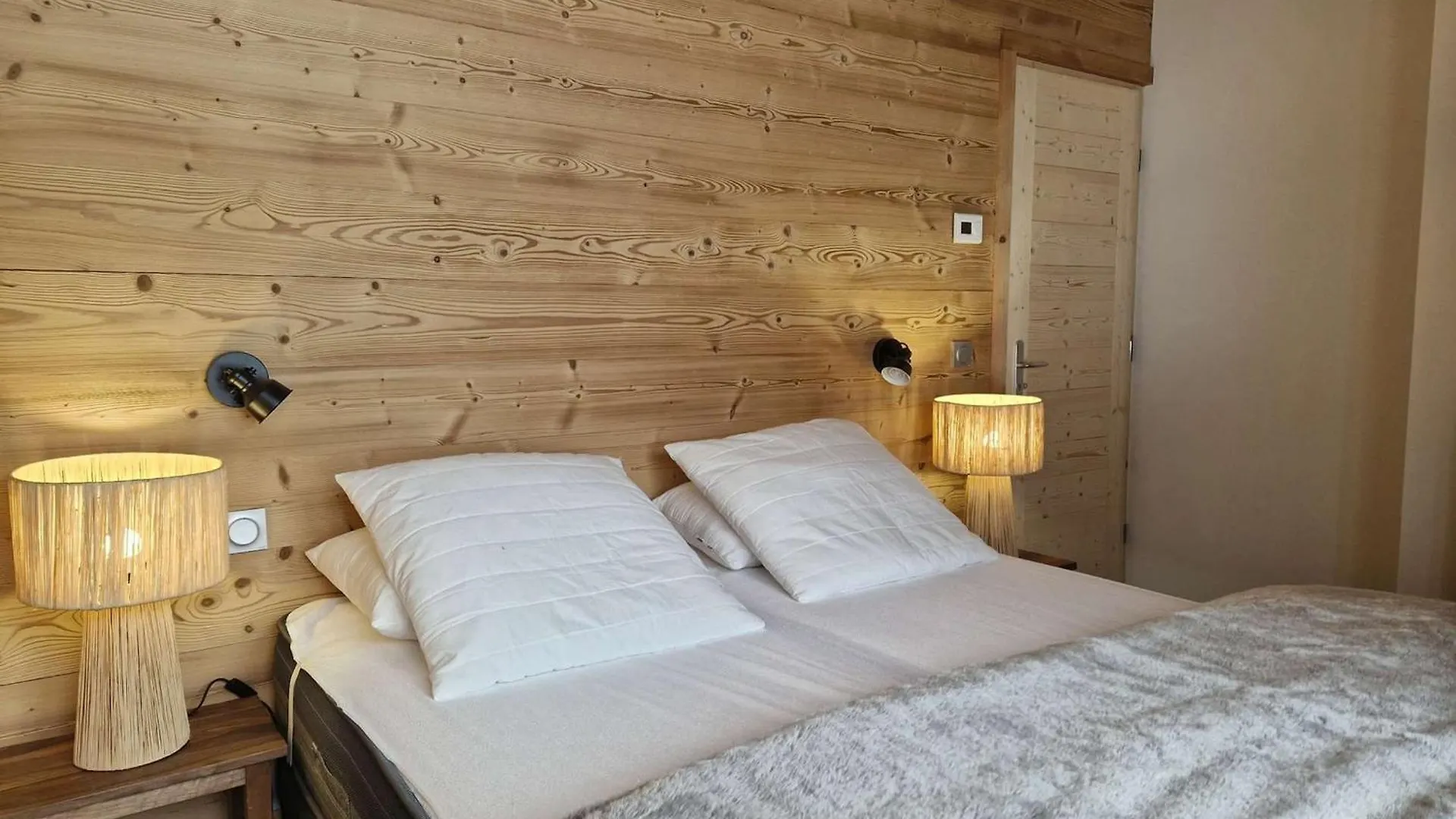 Chalet Lumineux A Areches-Beaufort Avec Terrasse Et Cuisine Equipee - Fr-1-342-332